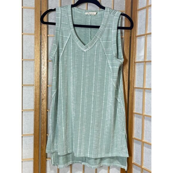 NineXIS Sm Sleeveless Blouse  - Picture 2 of 12